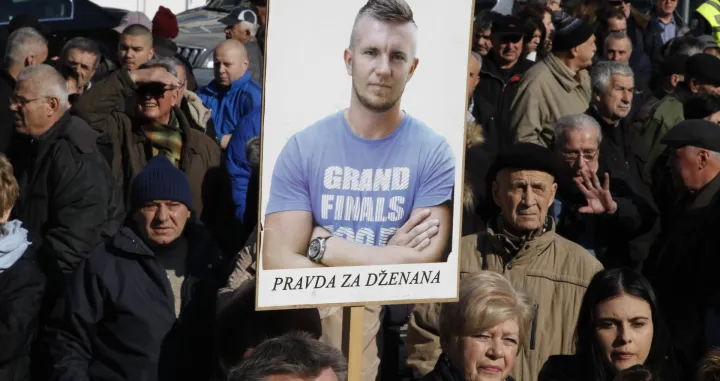 Protesti Dženan Memić ispred Narodnog pozori&scaron;ta/Amer Kajmović 