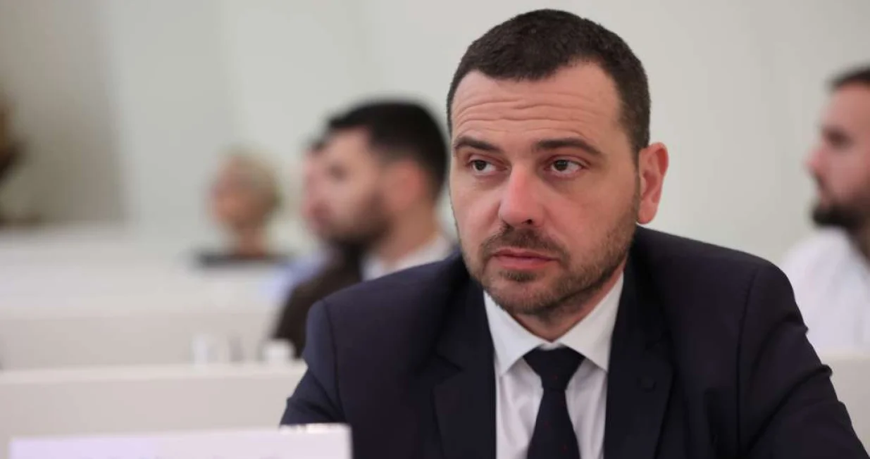 sa&scaron;a magazinović.jpg/