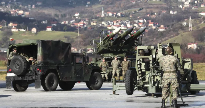 Sarajevo, BiH - 29. novembar 2019:<br>U kasarni Rajlovac u Sarajevu danas je u prisustvu predsjedavajućeg Predsjedni&scaron;tva Željka Kom&scaron;ića upriličeno svečano postrojavanje komandi i jedinica Oružanih snaga BiH povodom obilježavanja 14. godi&scaron;njice OS BiH i 1. decembra - Dana OS BiH. (Samir Yordamovi&ccedil; - Anadolu Agency)/Samir Yordamovi&ccedil;