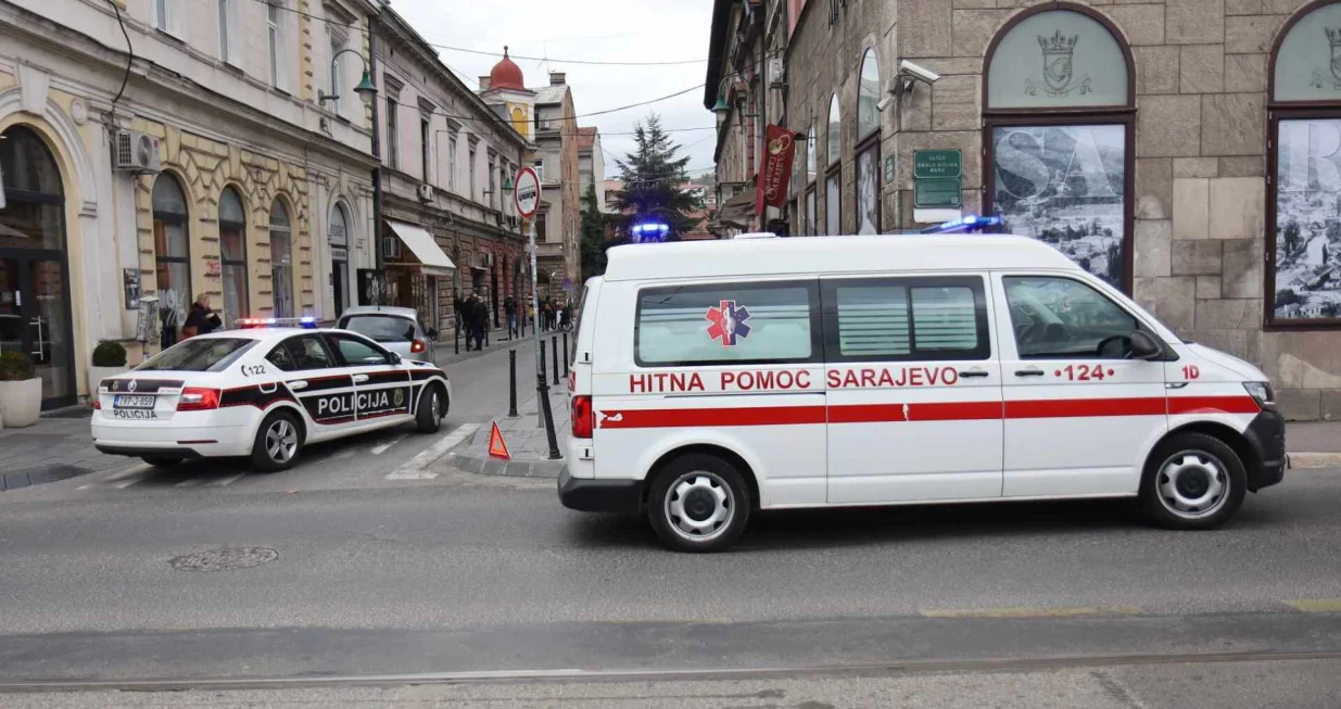 Saobraćajna nesreća, ulica Zelenih beretki, Muzej Sarajeva, Sarajevo, policija, MUP KS, Hitna pomoć/Senad Gubelić