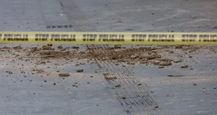 Žena povrijeđena na nju pao dio fasade koji se obru&scaron;io sa zgrade u centru Sarajeva/Senad Gubelić