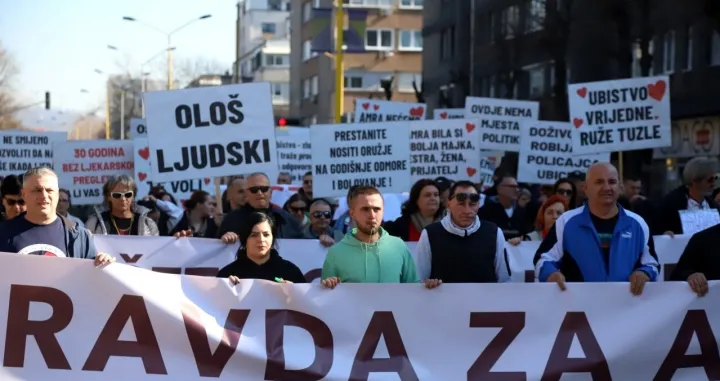 Mirna protestna &scaron;etnja za Amru (Amra) Kahrimanović, Tuzla/Tuzlanski.ba