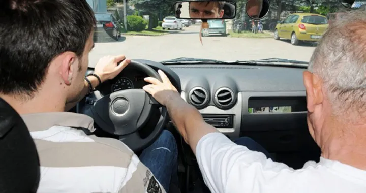 Za novopečenog vozača svi imaju trista savjeta /ILUSTRACIJA/