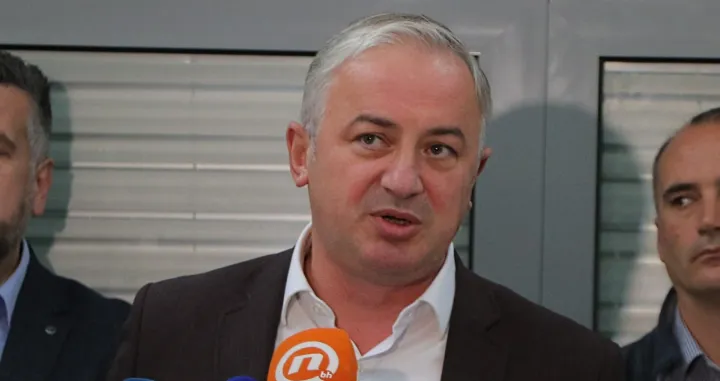 Pres-konferencija predsjednika Srpske demokratske stranke Mirka Šarovića, predsjednika Partije demokratskog progresa Branislava Borenovića i predsjednika liste "Za pravdu i red" Nebojše Vukanovića/Senad Gubelić