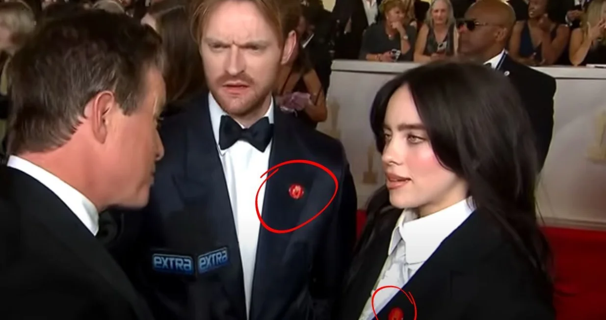 Na ''Oscarima'' mnogi su nosili crvene bedževe/ Screenshot/ Youtube/Amir9937