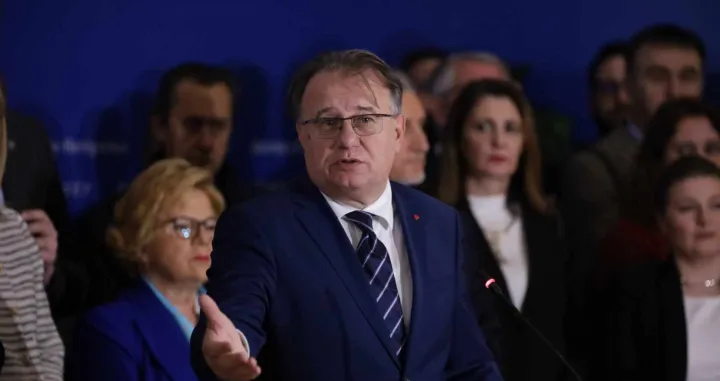 Nermin Nikšić na press konferenciji/Senad Gubelić/