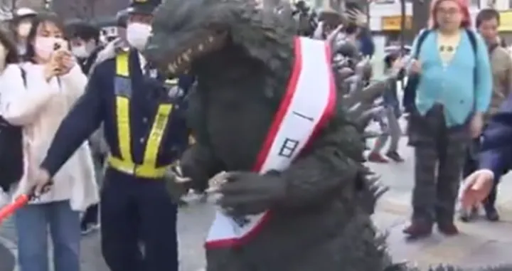 Godzila proglašena za šefa tokijske policije na jedan dan/Youtube/@7news