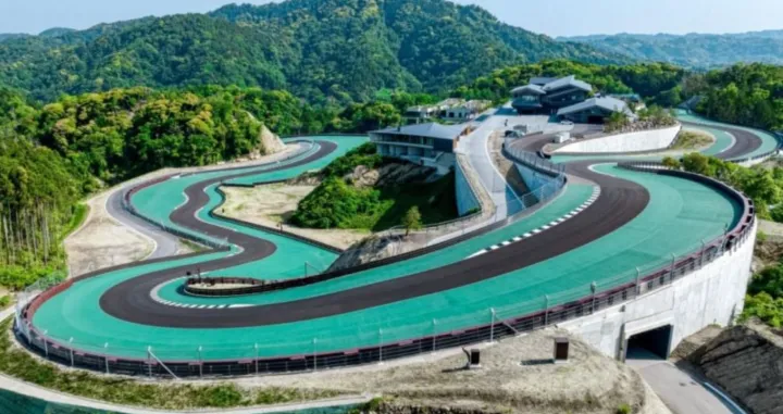 Pogledajte impresivnu trkaću stazu jednog milijardera: Duga je 3.5 kilometara, a evo šta još ima/Youtube/@cornesmotors6129