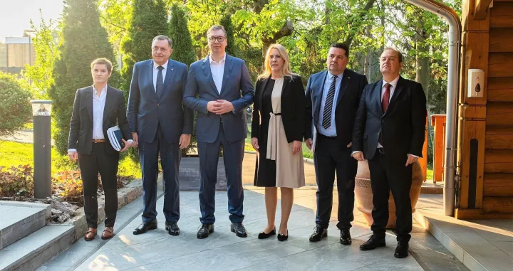 Da li će Vučić morati da se ogradi od Dodika?/