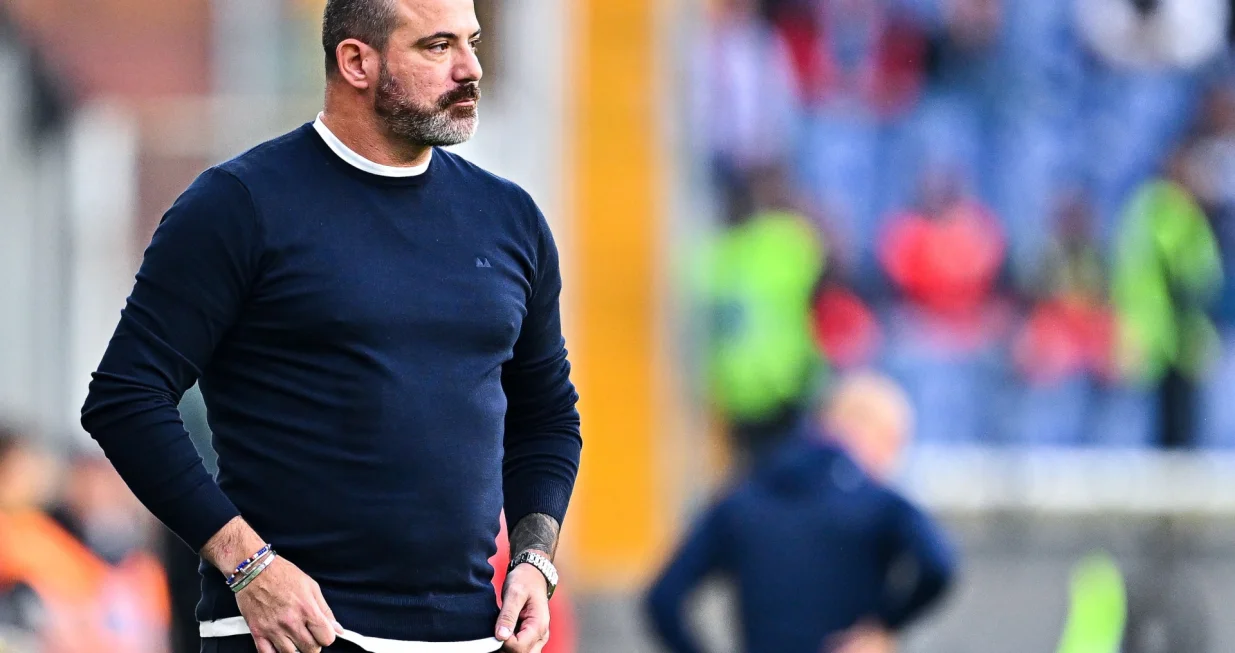 epa10290430 Sampdoria's head coach Dejan Stankovic reacts during the Italian Serie A soccer match between UC Sampdoria and ACF Fiorentina in Genoa, Italy, 06 November 2022. EPA/Simone Arveda