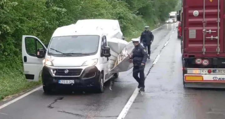 Policija na mjestu događaja/Čitatelj/