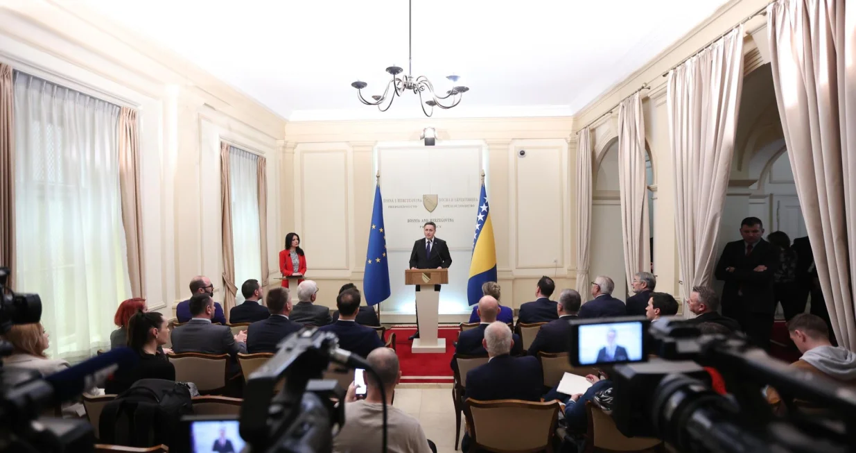 Denis Bećirović/