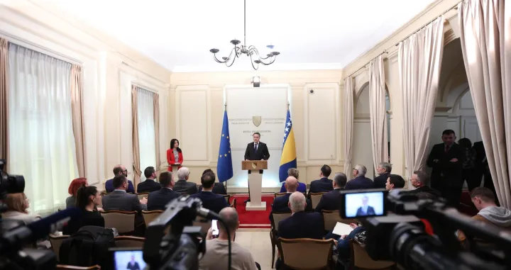 Denis Bećirović/