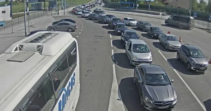 Velike gužve na graničnim prelazima/