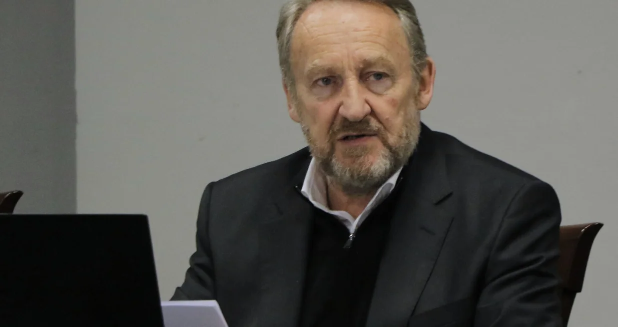 Krug 99 - uvodničar predsjednik Stranke demokratske akcije (SDA) Bakir Izetbegović/Senad Gubelić