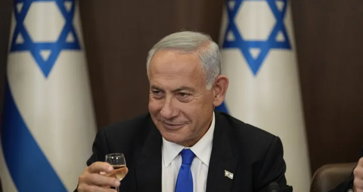 epa10381805 Newly sworn in Israeli Prime Minister Benjamin Netanyahu makes a toast during a cabinet meeting in Jerusalem, Israel, 29 December 2022. EPA/ARIEL SCHALIT/POOL/Ariel Schalit/Pool