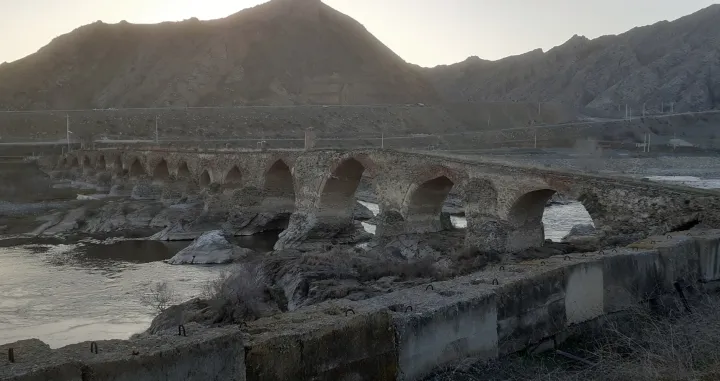 Prošlost i sadašnjost: Most koji dijeli i spaja Azerbejdžan i Iran/Andi Mioč