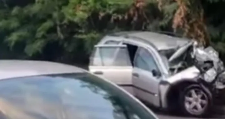Teška saobraćajna nesreća u Srbiji, Mladenovac, sudar autobusa i automobila/PrtSc/