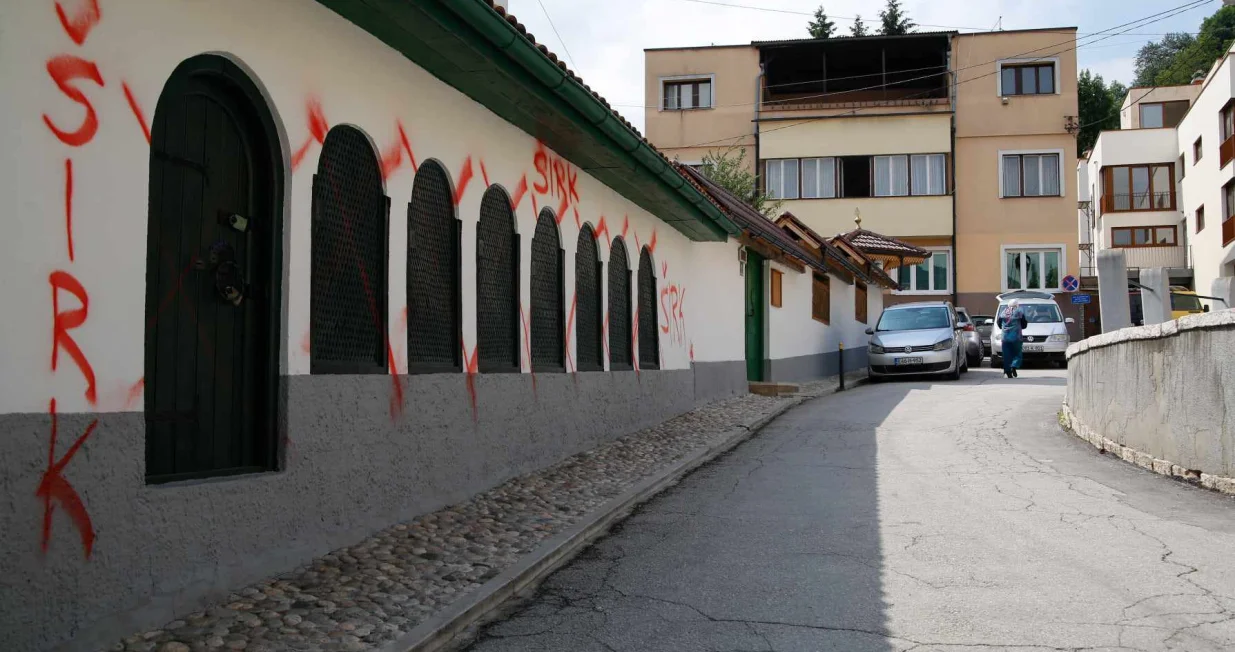 Išarano turbe Sedam braće, vandalizam/Damir Deljo/