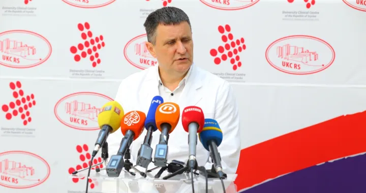 Banjaluka, BiH - 2. juni 2022:Vlado Đajić, direktor Univerzitetskog kliničkog centra Republike Srpske (UKC RS), na konferenciji za novinare u ovoj ustanovi izjavio je da je jutro&scaron;nja dojava o postavljenoj eksplozivnoj bila lažna. (Gorana Jakovljevic - Anadolu Agency)/�