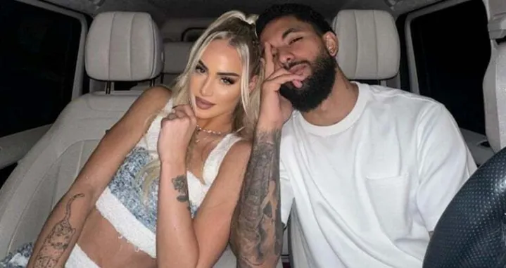 Alisha Lehmann i Douglas Luiz