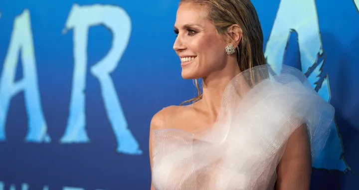 epa10362897 Model Heidi Klum attends 'Avatar: The Way of Water' premiere at Dolby Theatre in Los Angeles, California, USA, 12 December 2022. EPA/ALLISON DINNER/Allison Dinner
