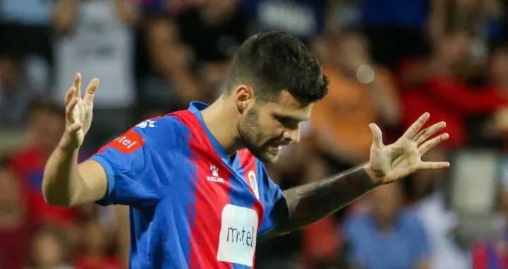 Borac - AustriaNikola Pejović