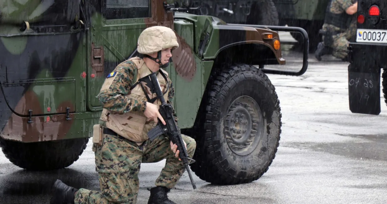 SARAJEVO, 19. jula (FENA) - Oružane snage BiH danas su od Vlade Sjedinjenih Američkih Država dobile 21 višenamjensko motorno vozilo tipa M1152 i M1165, čija je vrijednost viša od 2.600.000 američkih dolara. (Foto FENA/Harun Muminović)/