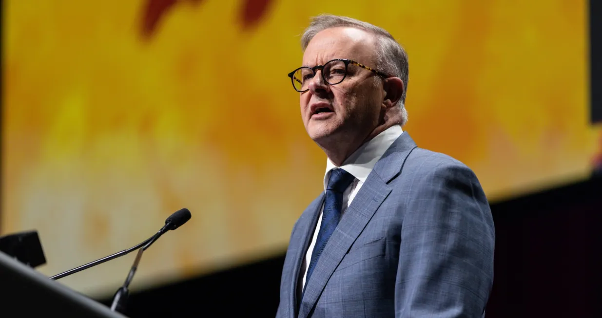 epa10316981 Australian Prime Minister Anthony Albanese speaks during the International Trade Union Confederation World Congress at the Melbourne Convention and Exhibition Centre in Melbourne, Australia, 21 November 2022. EPA/DIEGO FEDELE  AUSTRALIA AND NEW ZEALAND OUT/Diego Fedele