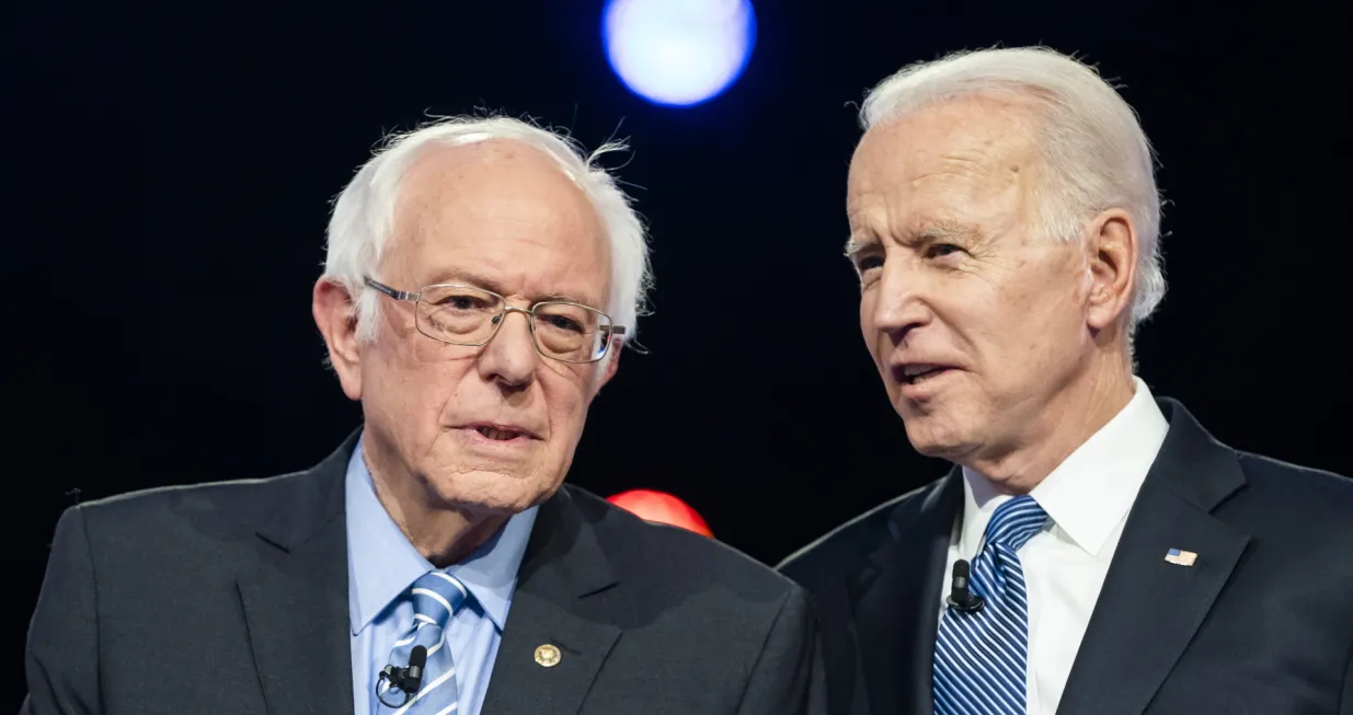 epa08351090 (FILE) - Democratic presidential candidates Bernie Sanders (L) and Joe Biden (R) chat on stage during the tenth Democratic presidential debate at the Gaillard Center in Charleston, South Carolina, USA, 25 February 2020 (reissued 08 April 2020). Senator Bernie Sanders of Vermont announced on 08 April 2020 that he suspended his Democratic presidential race, ending his quest to become US president. The development clears Joe Biden's path to the Democratic nomination. EPA/JIM LO SCALZO *** Local Caption *** 55905630/Jim Lo Scalzo