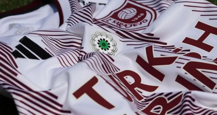 Dres FK Sarajevo sa Cvijetom Srebrenice