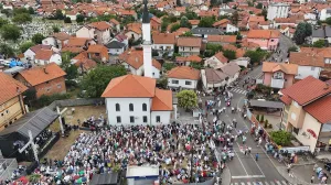 Obnovljena Ahmed-age Krpića džamiju u Bijeljini svečano je otvorena u prisustvu velikog broja zvanica iz vjerskog, političkog i društvenog života Bosne i Hercegovine i vjernika/Amel Emrić