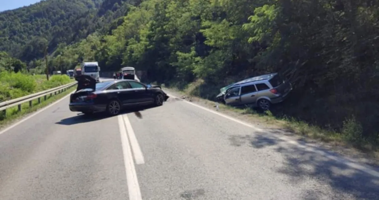 Uništena vozila na mjestu nesreće/Čitatelj/