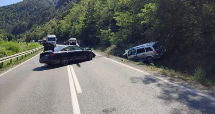 Uništena vozila na mjestu nesreće/Čitatelj/