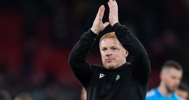 epa10242290 Omonia Nicosia manager Neil Lennon reacts after the UEFA Europa League group stage soccer match between Manchester United and Omonia Nicosia at Old Trafford in Manchester, Britain, 13 October 2022. EPA/PETER POWELL.