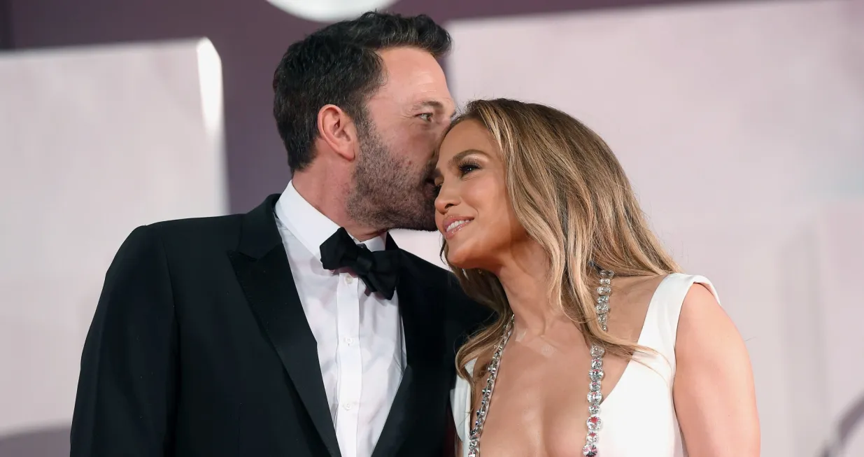 epa09460266 US actor Ben Affleck (L) and US actress and singer Jennifer Lopez arrive for the premiere of 'The Last Duel' during the 78th annual Venice International Film Festival, in Venice, Italy, 10 September 2021. The movie is presented out of competition at the festival running from 01 to 11 September. EPA/ETTORE FERRARI/Ettore Ferrari