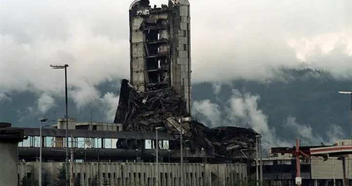 Zapaljena zgrada oslobođenja/