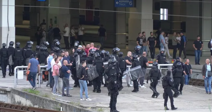 Protest "Rudnika neće biti", policija rastjerala građane sa željezničke stanice/X