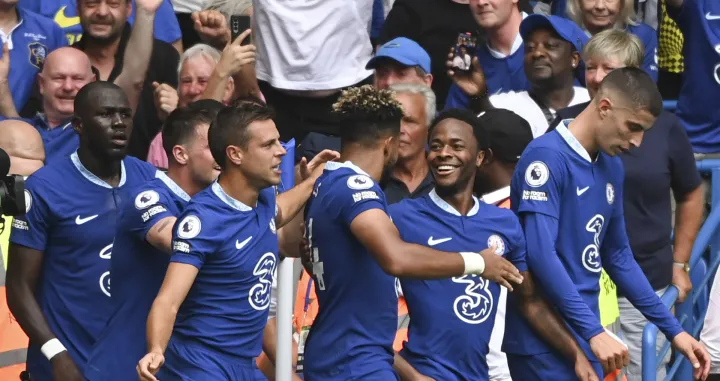 epa10120978 Reece James (C) of Chelsea celebrates with teammate Raham Sterling (2-R) after scoring the 2-1 lead during the English Premier League soccer match between Chelsea FC and Tottenham Hotspur in London, Britain, 14 August 2022. EPA/ANDY RAIN EDITORIAL USE ONLY. No use with unauthorized audio, video, data, fixture lists, club/league logos or 'live' services. Online in-match use limited to 120 images, no video emulation. No use in betting, games or single club/league/player publications