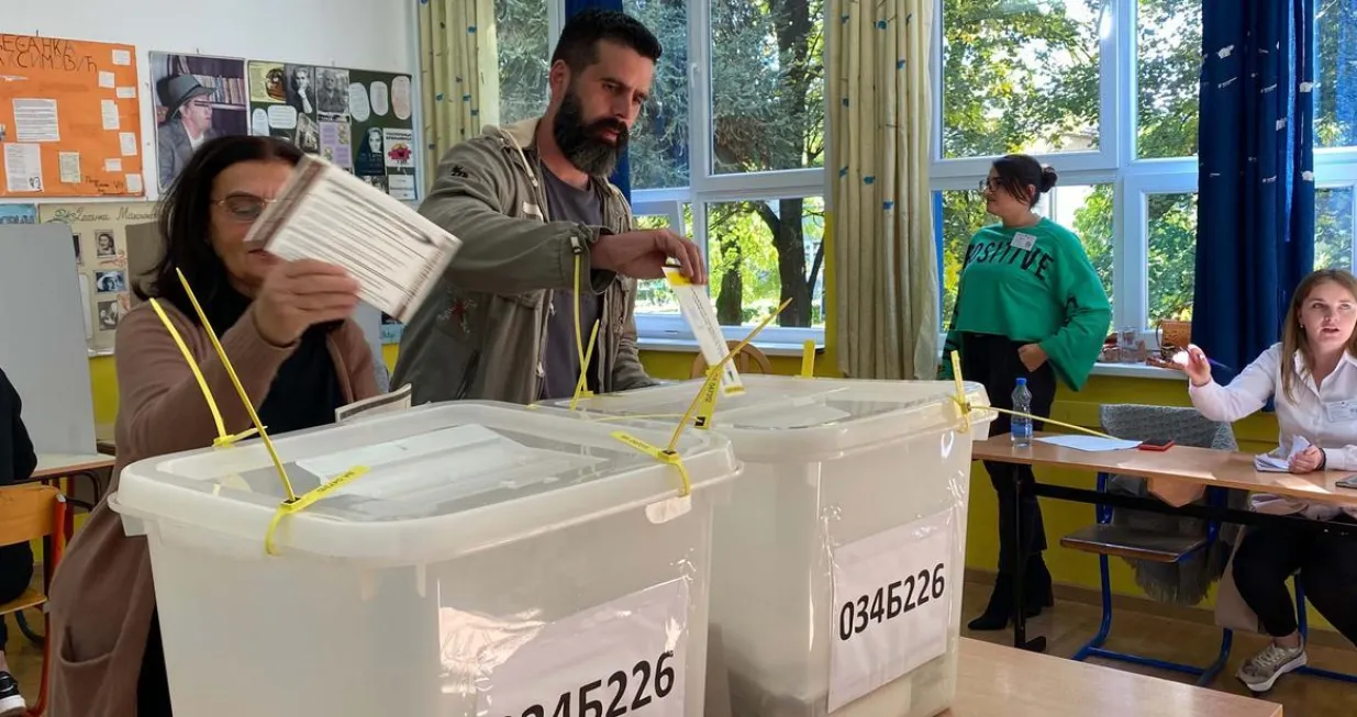 Izbori u BiH, glasanje, birački odbor, kutija Foto: Dragan Maksimović/DW/