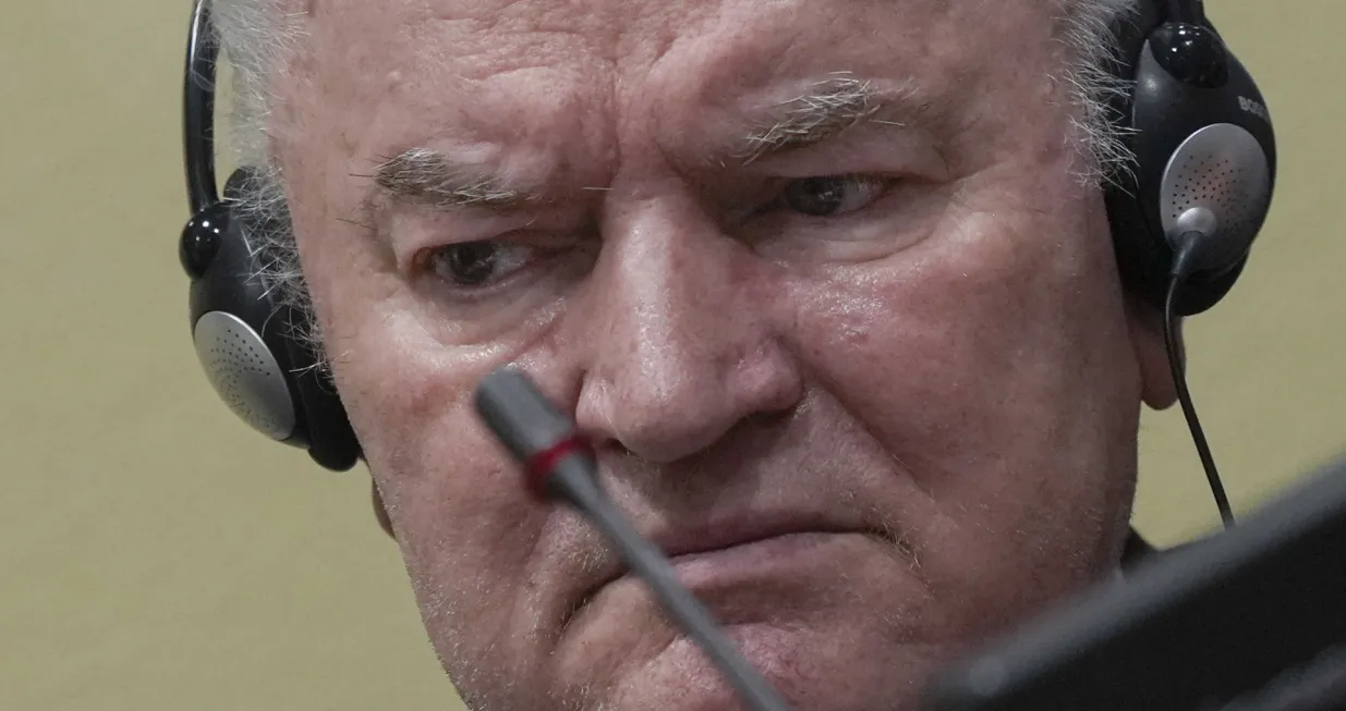 epa09255123 Former Bosnian Serb military chief Ratko Mladic sits in the court room in The Hague, Netherlands, 08 June 2021. The United Nations court will delivers its verdict in the appeal of Mladic against his convictions for genocide and other crimes and his life sentence for masterminding atrocities throughout the Bosnian war. EPA/PETER DEJONG/POOL/Peter Dejong/Pool