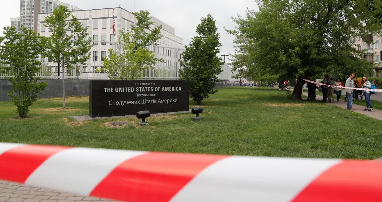 epa09705619 (FILE) - A general view of the US Embassy in Kiev, Ukraine, 08 June 2017 (Reissued 23 January 2022). The US State department announced the reduction of staff levels in their embassy in Kyiv, starting with nonessential personnel and family members. EPA/SERGEY DOLZHENKO *** Local Caption *** 53572876/Sergey Dolzhenko