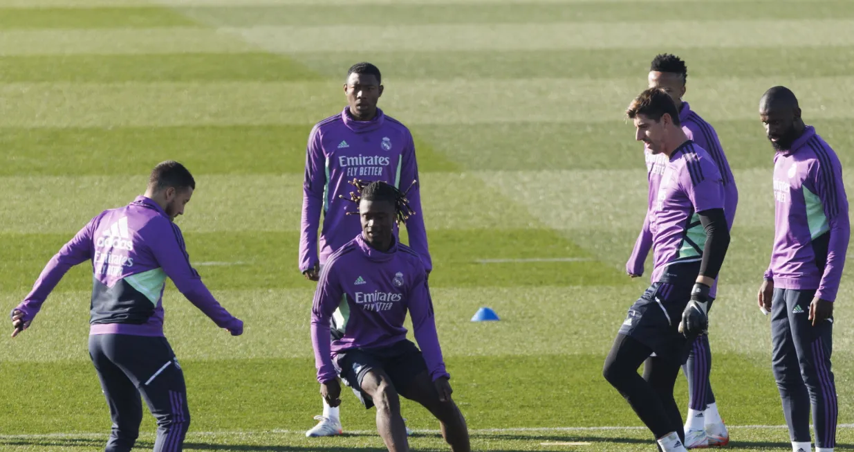 epa10392411 (L-R) Real Madrid's players Eden Hazard, David Alaba, Eduardo Camavinga, Thibaut Courtois and Antonio Rudiger take part in a training session held at Valdebebas Sports City in Madrid, central Spain, 06 January 2023. Real Madrid will face Villarreal CF in their Spanish LaLiga soccer match on 07 January. EPA/SERGIO PEREZ