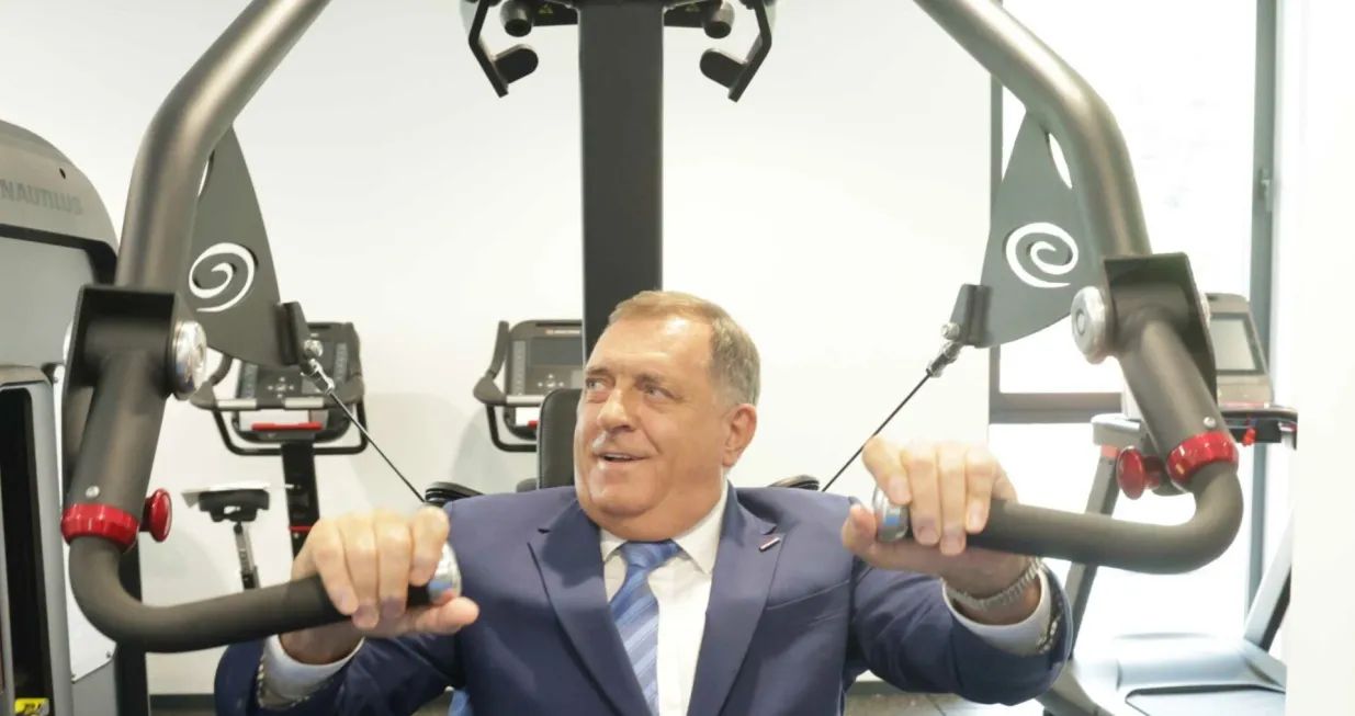 Milorad Dodik sprava, vježbanje, banja, cirkus, mišići/