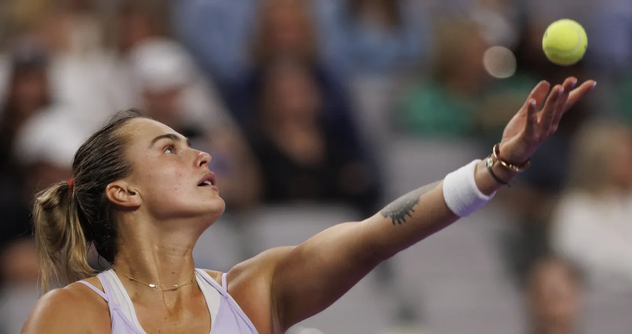 epa10286952 Aryna Sabalenka of Belarus serves to Jessica Pegula of The United States in their round robin match during the WTA Finals held at Dickies Arena in Fort Worth, Texas, USA, 04 November 2022. The WTA Finals runs through 08 November 2022. EPA/CJ GUNTHER