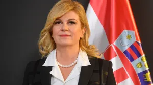 epa09973270 Former Croatian President Kolinda Grabar-Kitarovic is decorated with the highest Polish Order of the White Eagle by the Polish president Andrzej Duda, at the House of the Three Seas in Davos, Switzerland, 24 May 2022. EPA/RADEK PIETRUSZKA POLAND OUT/Radek Pietruszka