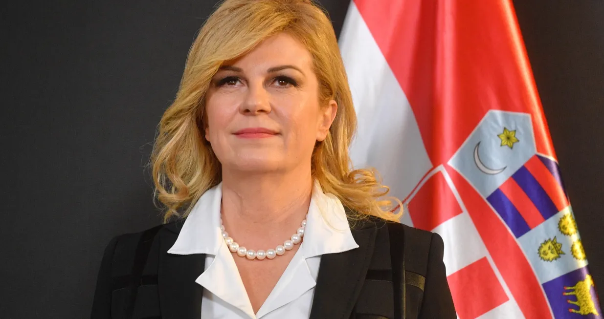 epa09973270 Former Croatian President Kolinda Grabar-Kitarovic is decorated with the highest Polish Order of the White Eagle by the Polish president Andrzej Duda, at the House of the Three Seas in Davos, Switzerland, 24 May 2022. EPA/RADEK PIETRUSZKA POLAND OUT/Radek Pietruszka