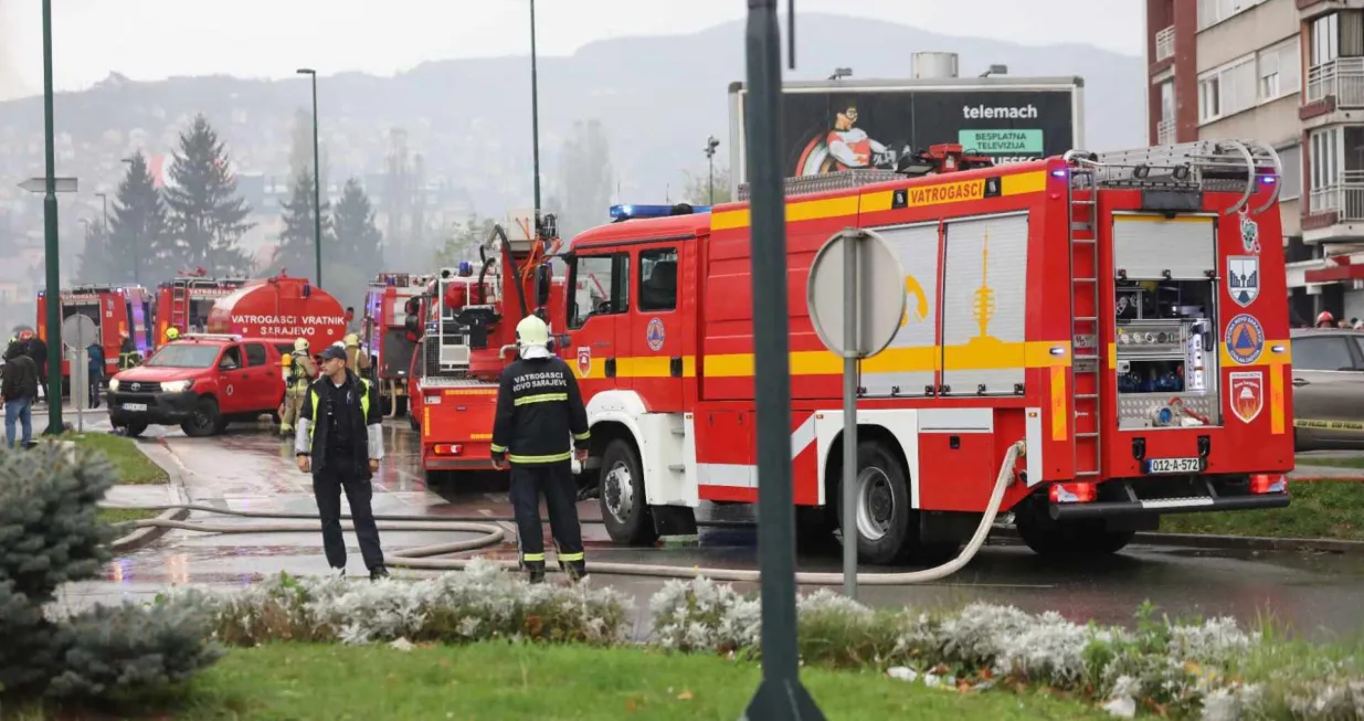 Požar na pijaci Kvadrant, Otoka Sarajevo, vatrogasci/Senad Gubelić/