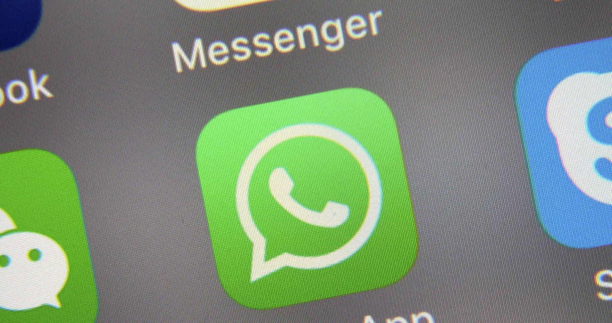 epa09442519 (FILE) - The logo of mobile application WhatsApp (C) displayed on a smartphone screen in Taipei, Taiwan, 26 September 2017 (reissued 02 September 2021). The Irish Data Protection Commissioner (DPC) in a statement on 02 September 2021 announced it had 'imposed a fine of 225 million euro on WhatsApp' Ireland over the messenger application's handling data sharing with its parent company Facebook. EPA/RITCHIE B. TONGO *** Local Caption *** 55842512/Ritchie B. Tongo