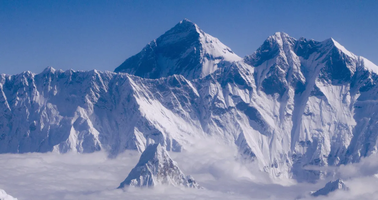 epa08869821 (FILE) - Mount Everest as seen from an aircraft over Nepal, 14 September 2013 (reissued 08 December 2020). Nepal and China have agreed on a new official height for Mount Everest. The height of the world's highest peak is now given as 8,848.86 meters. In the past two years, China and Nepal have sent teams to take measurements at the summit in the border area. EPA/NARENDRA SHRESTHA *** Local Caption *** 55949778/Narendra Shrestha